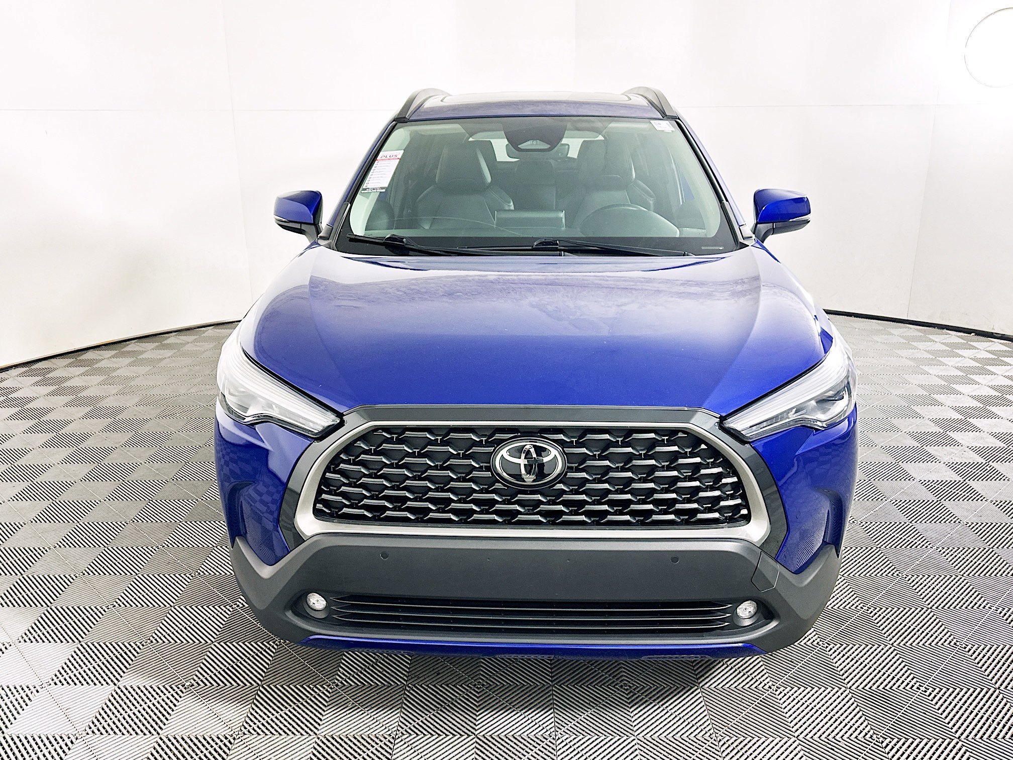 Used 2023 Toyota Corolla Cross XLE w/ Convenience Package image 8