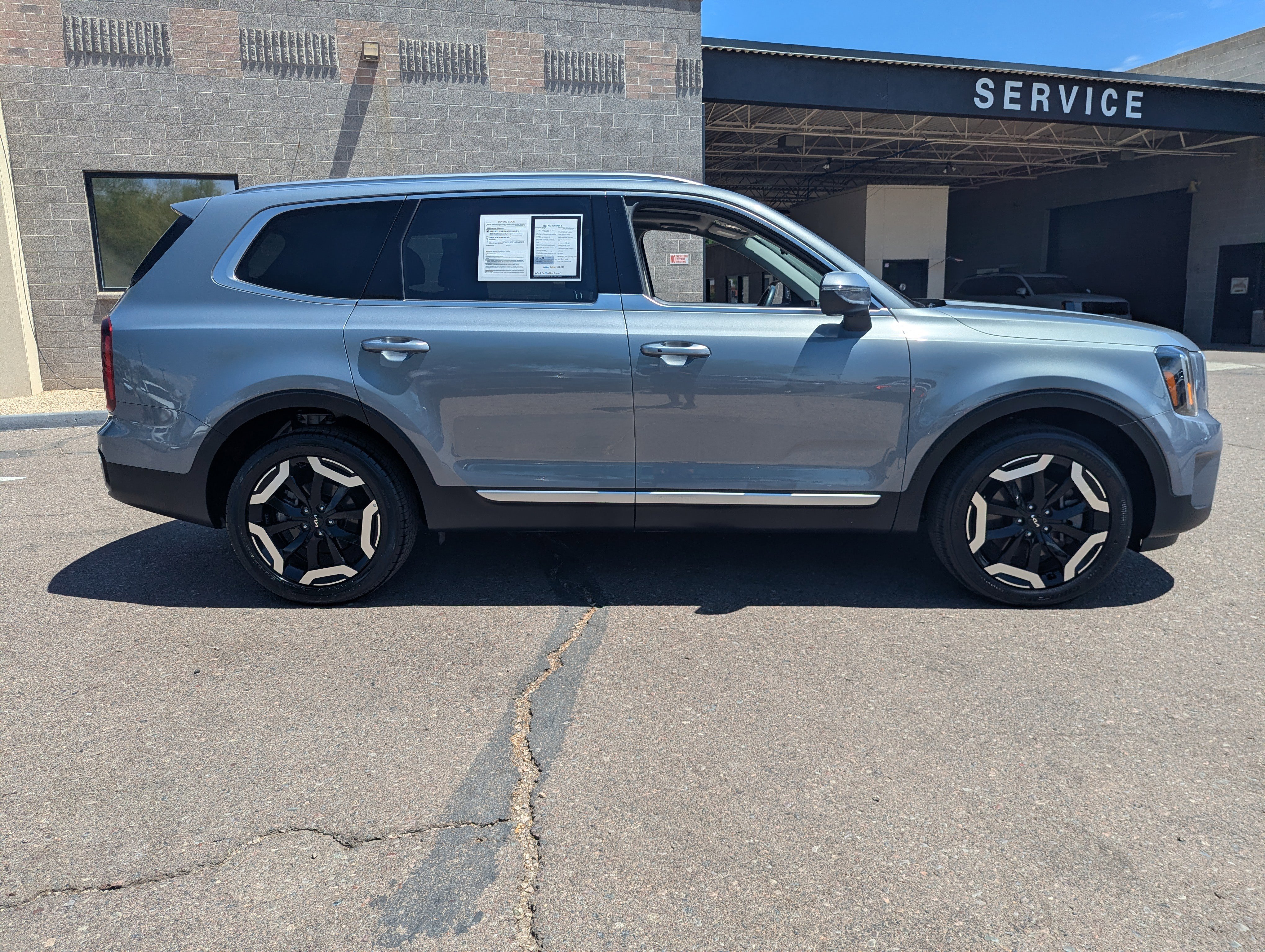 Certified 2024 Kia Telluride S w/ S Sunroof Package FWD image 2