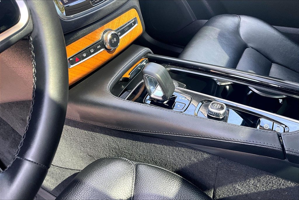 Certified 2023 Volvo XC90 B6 Core w/ Protection Package Premier AWD/4WD image 19