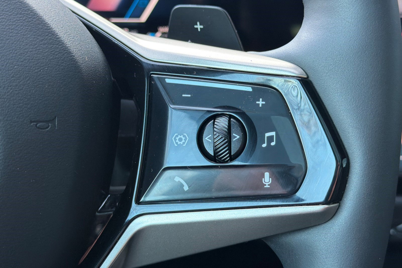 Used 2025 BMW X3 xDrive30i w/ Premium Package image 32