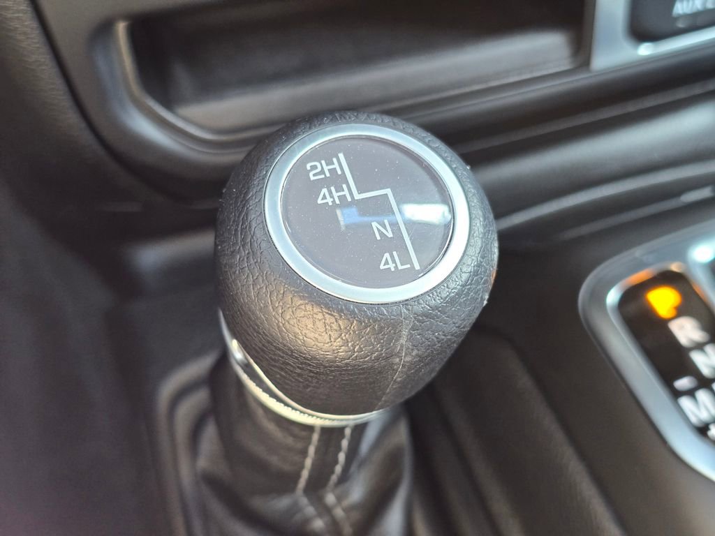 Used 2024 Jeep Wrangler Sahara image 33