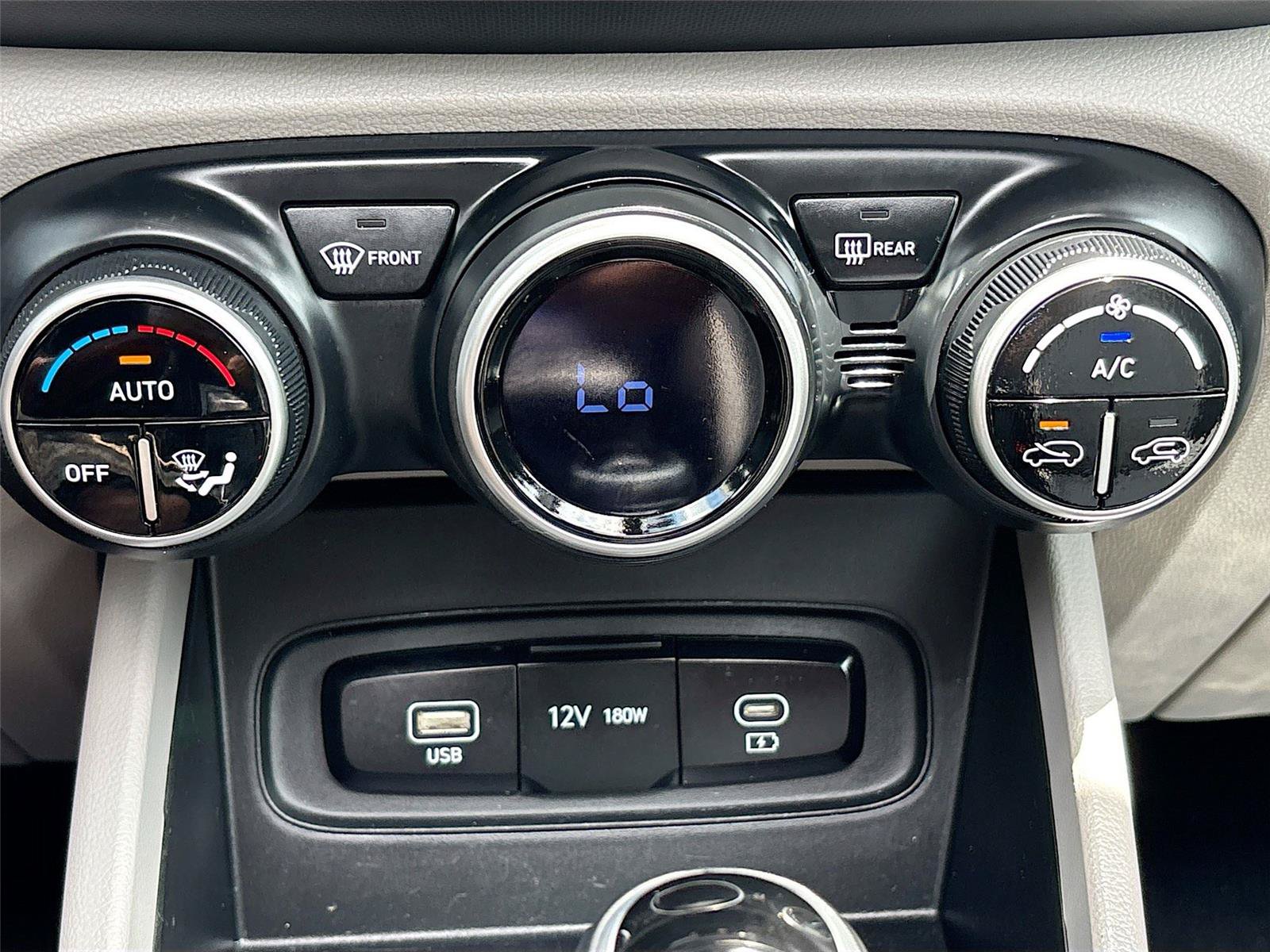 Used 2025 Hyundai Venue SEL FWD image 15