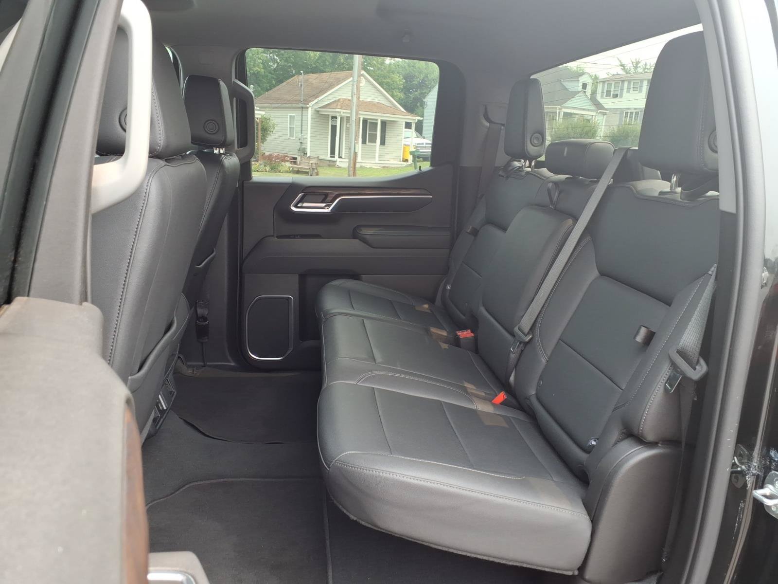 Used 2025 GMC Sierra 1500 SLT AWD/4WD image 17