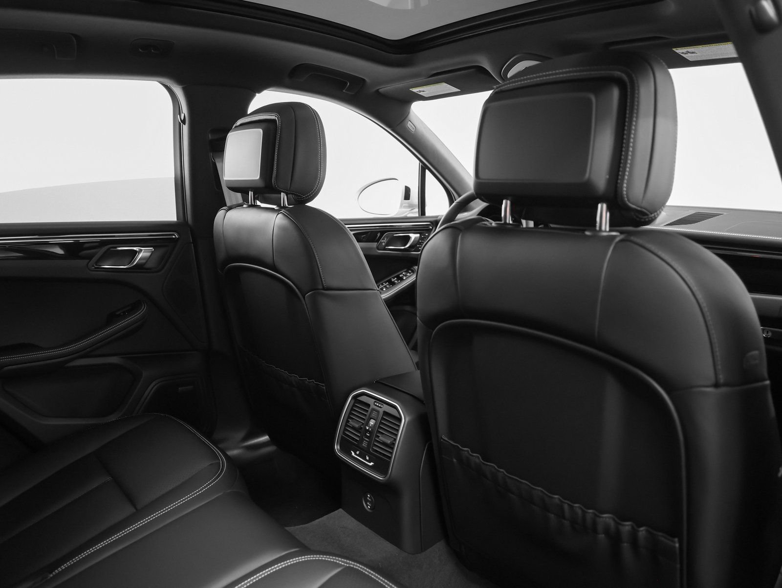 New 2026 Porsche Macan image 26