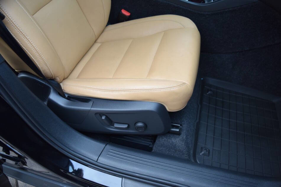 Used 2020 Volvo XC40 T5 Momentum w/ Protection Package Premier image 53