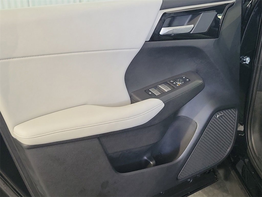 New 2025 Mitsubishi Outlander SE image 14