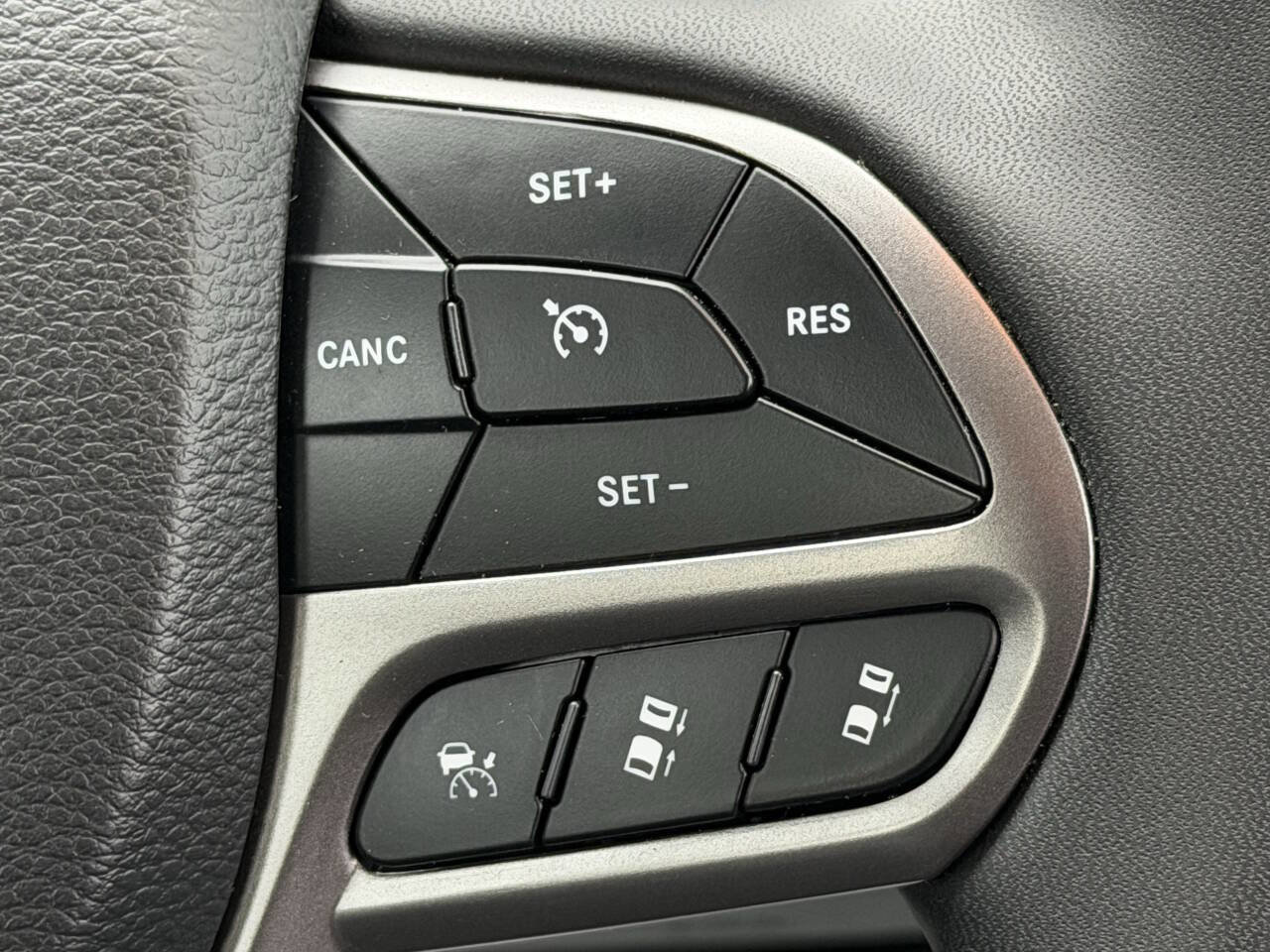 Used 2021 Jeep Cherokee Limited image 24