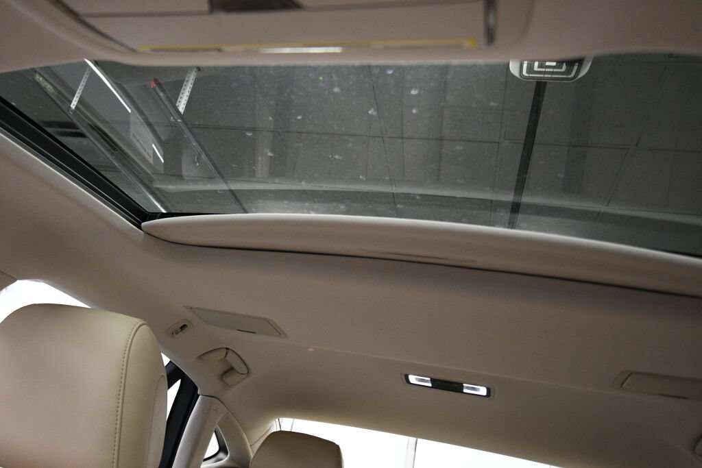 Used 2019 Lexus LS 500 AWD w/ Accessory Package (Z2) image 20