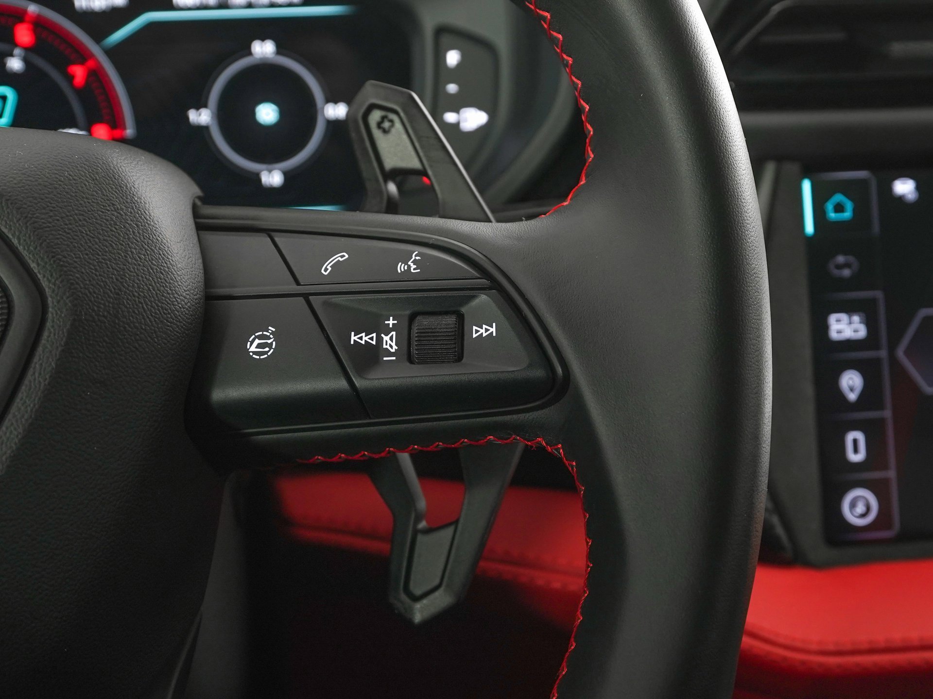 Used 2025 Lamborghini Urus SE image 21