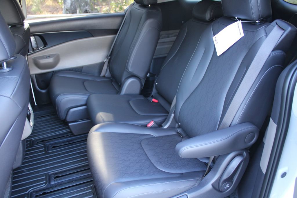 New 2026 Kia Carnival FWD image 7
