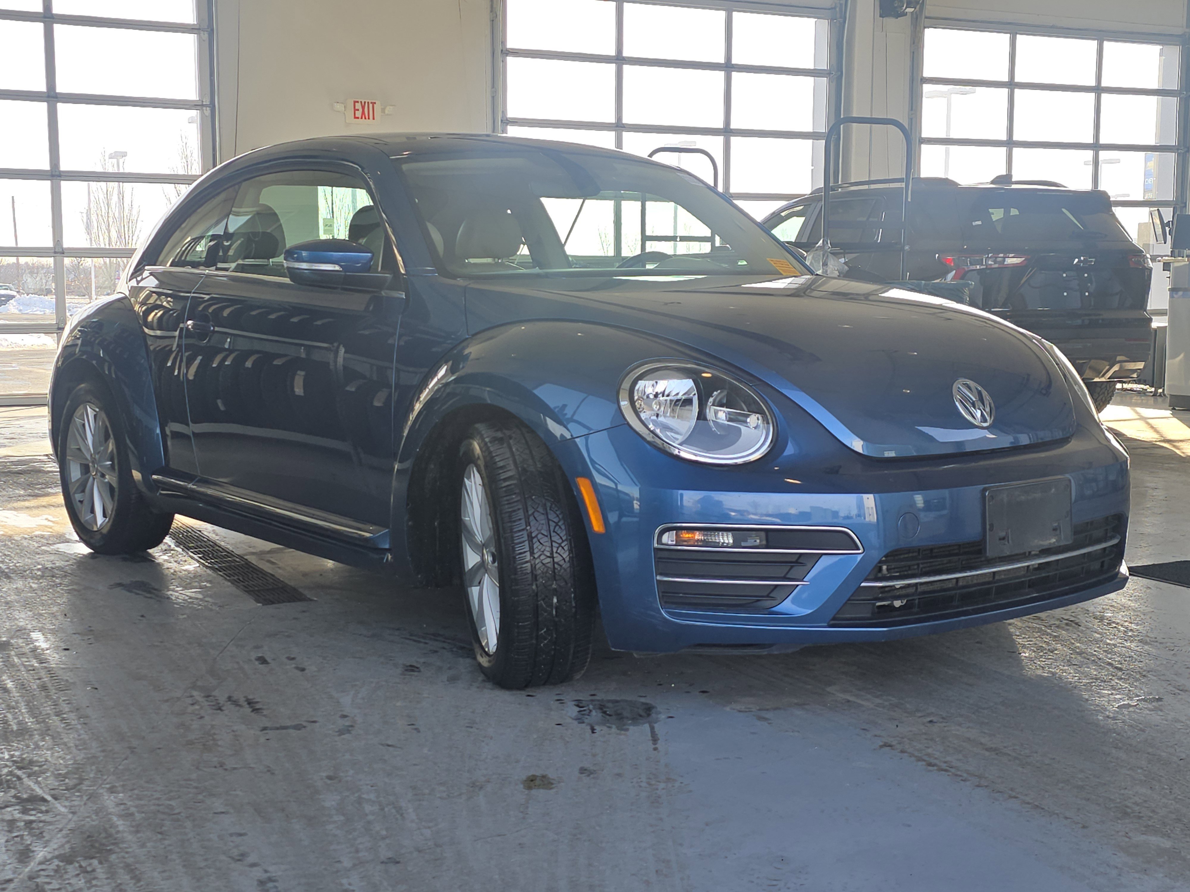 Used 2019 Volkswagen Beetle 2.0T SE image 3
