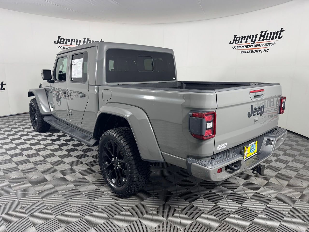 Used 2022 Jeep Gladiator Overland AWD/4WD image 7