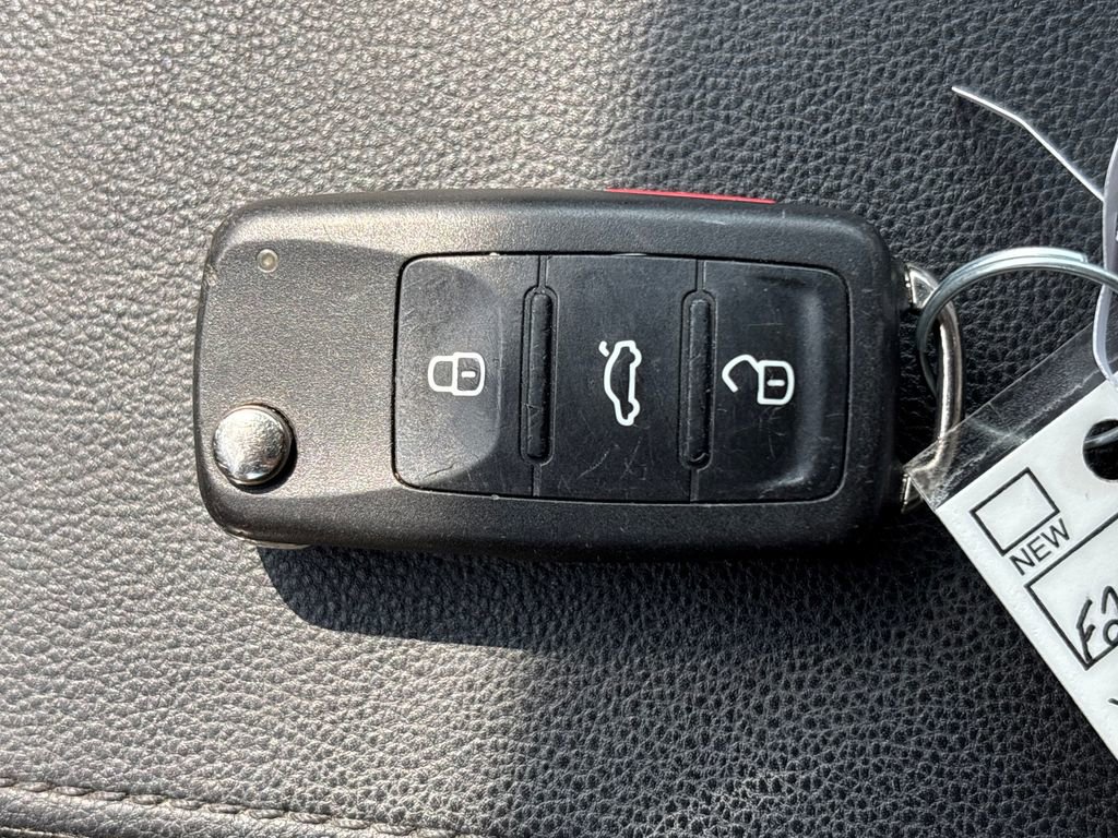 Used 2019 Volkswagen Beetle 2.0T SE image 34