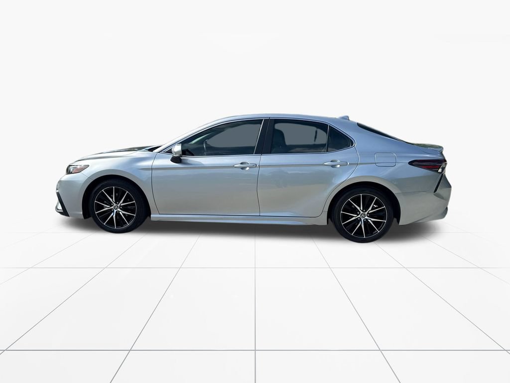 Used 2022 Toyota Camry SE FWD video 4