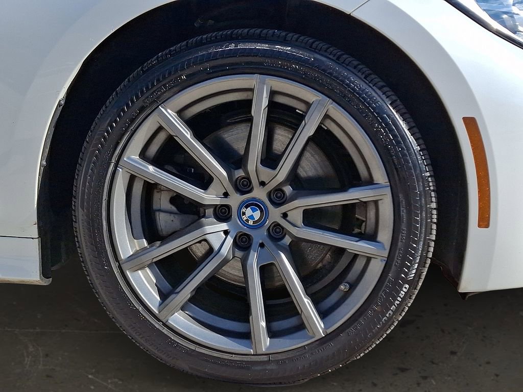 Used 2022 BMW 330e xDrive image 9