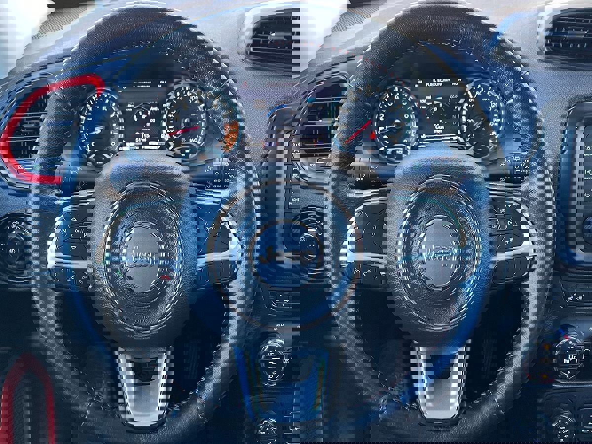 Used 2016 Jeep Renegade Trailhawk w/ Premium Trailhawk Package image 24