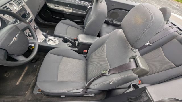 Used 2010 Chrysler Sebring Touring FWD image 17