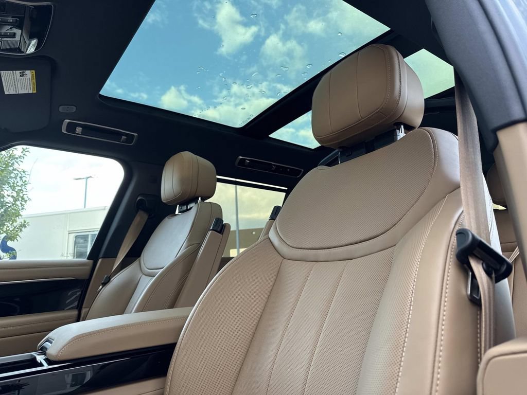 New 2026 Land Rover Range Rover Long Wheelbase SE AWD/4WD image 22