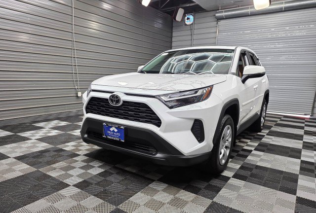 Used 2025 Toyota RAV4 LE AWD/4WD image 41