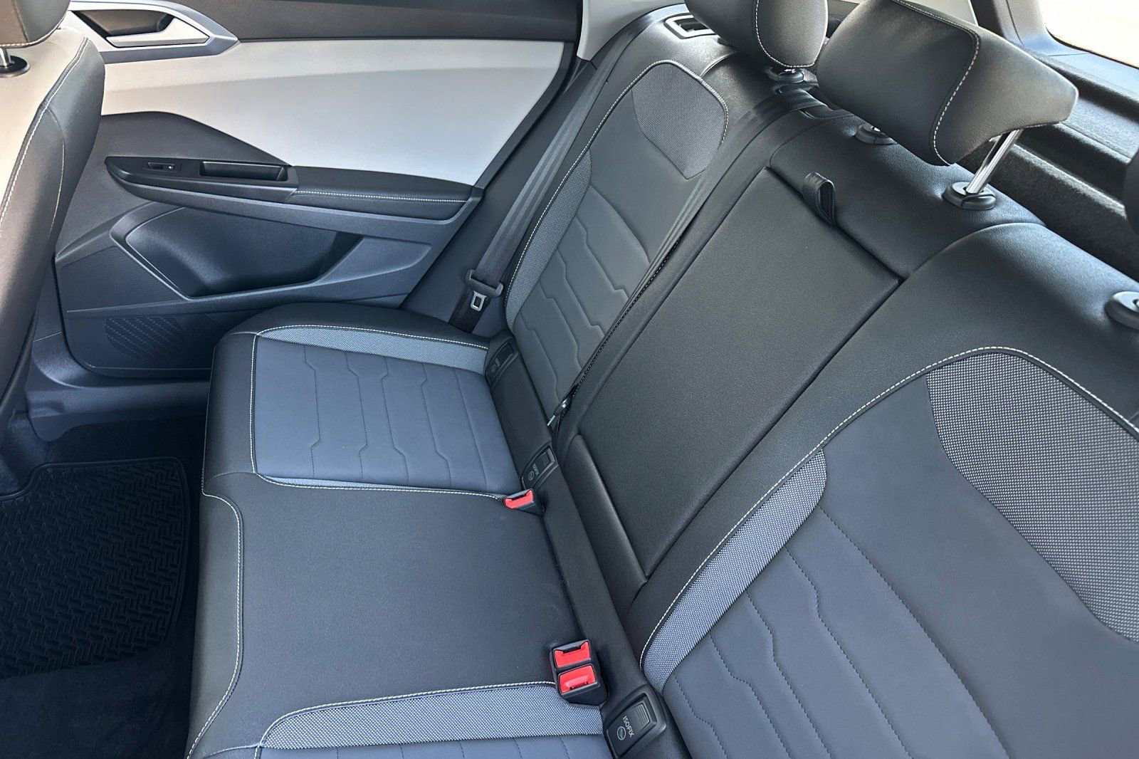 New 2026 Volkswagen Taos SE FWD image 10