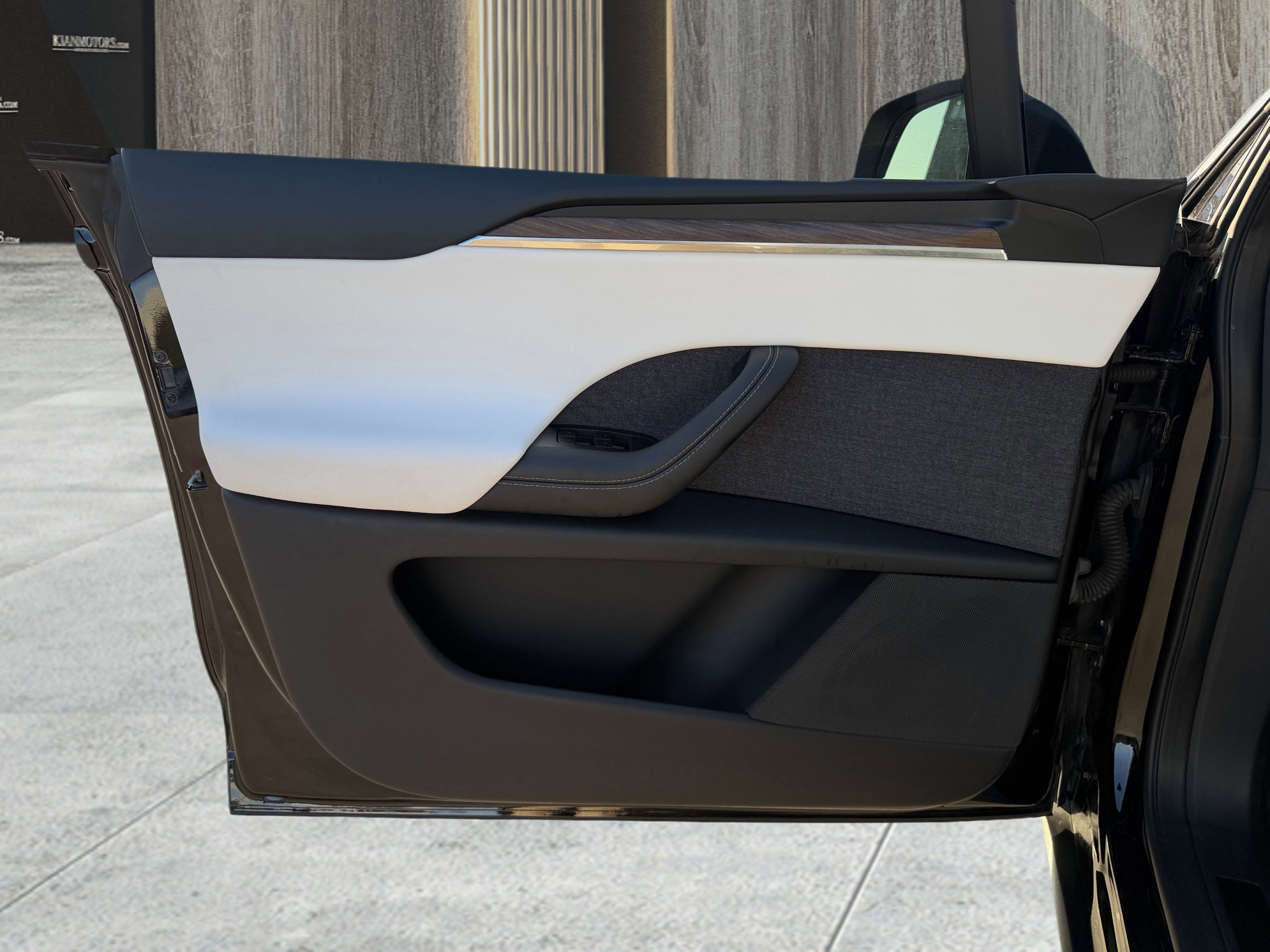 Used 2022 Tesla Model X image 97