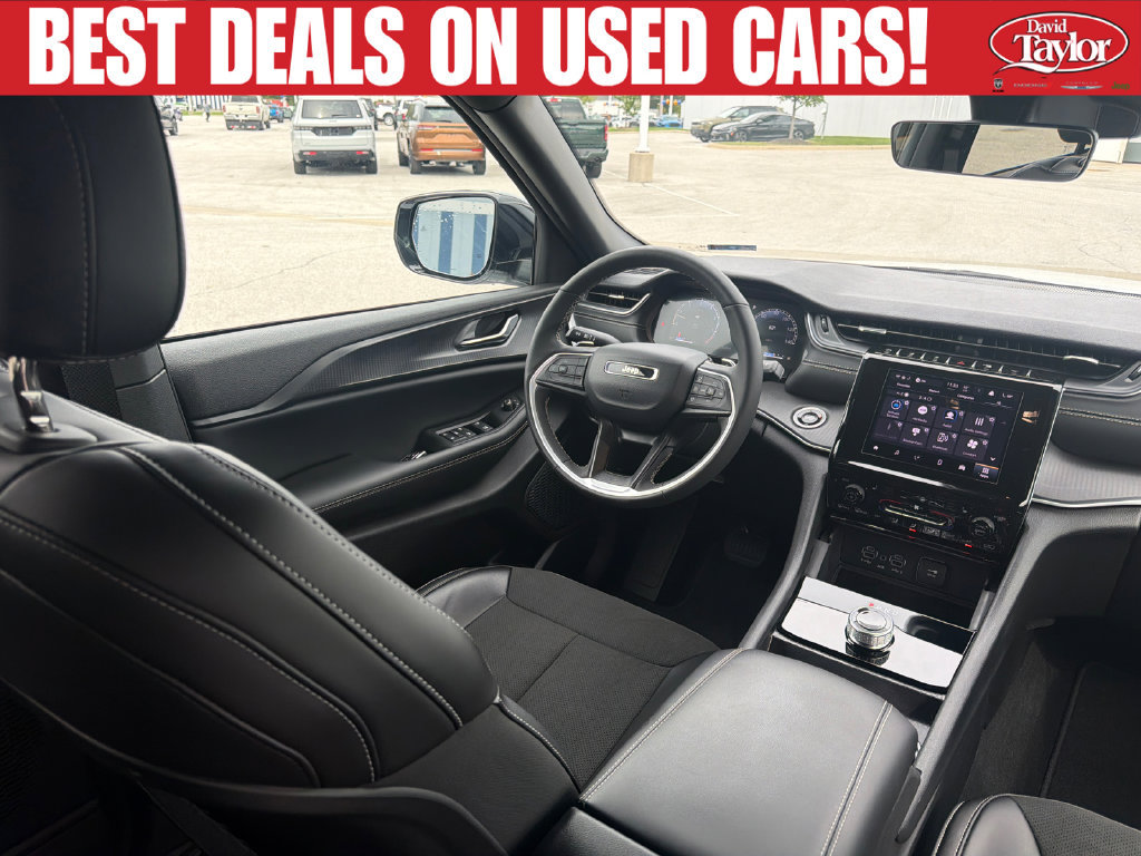 Used 2025 Jeep Grand Cherokee Altitude w/ Trailer Tow Package AWD/4WD image 33