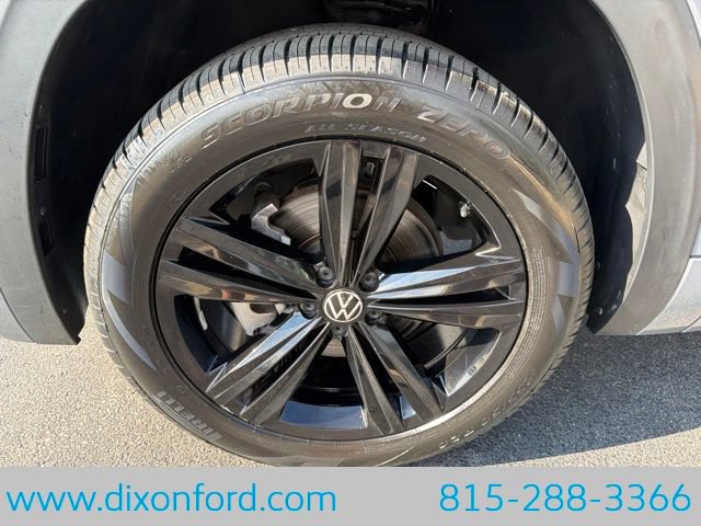 Used 2023 Volkswagen Atlas Cross Sport SEL R-Line AWD/4WD image 31