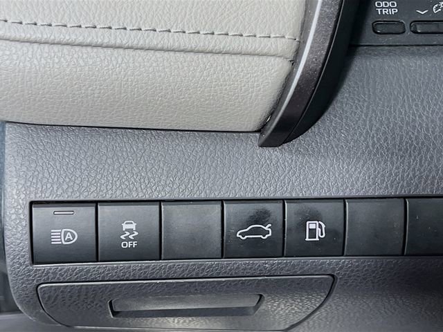 Used 2018 Toyota Camry SE image 9