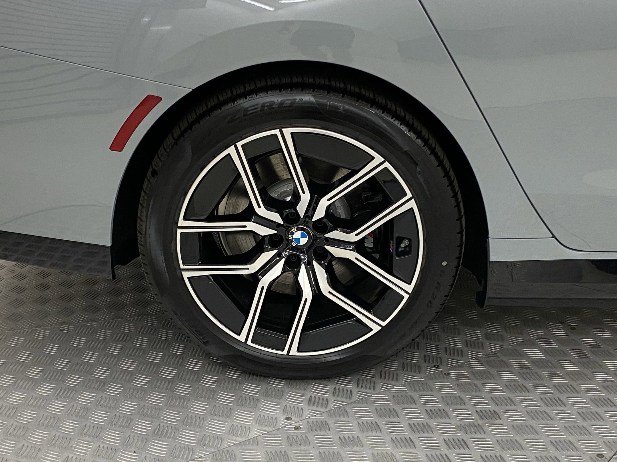 Used 2025 BMW i7 xDrive60 AWD/4WD image 10