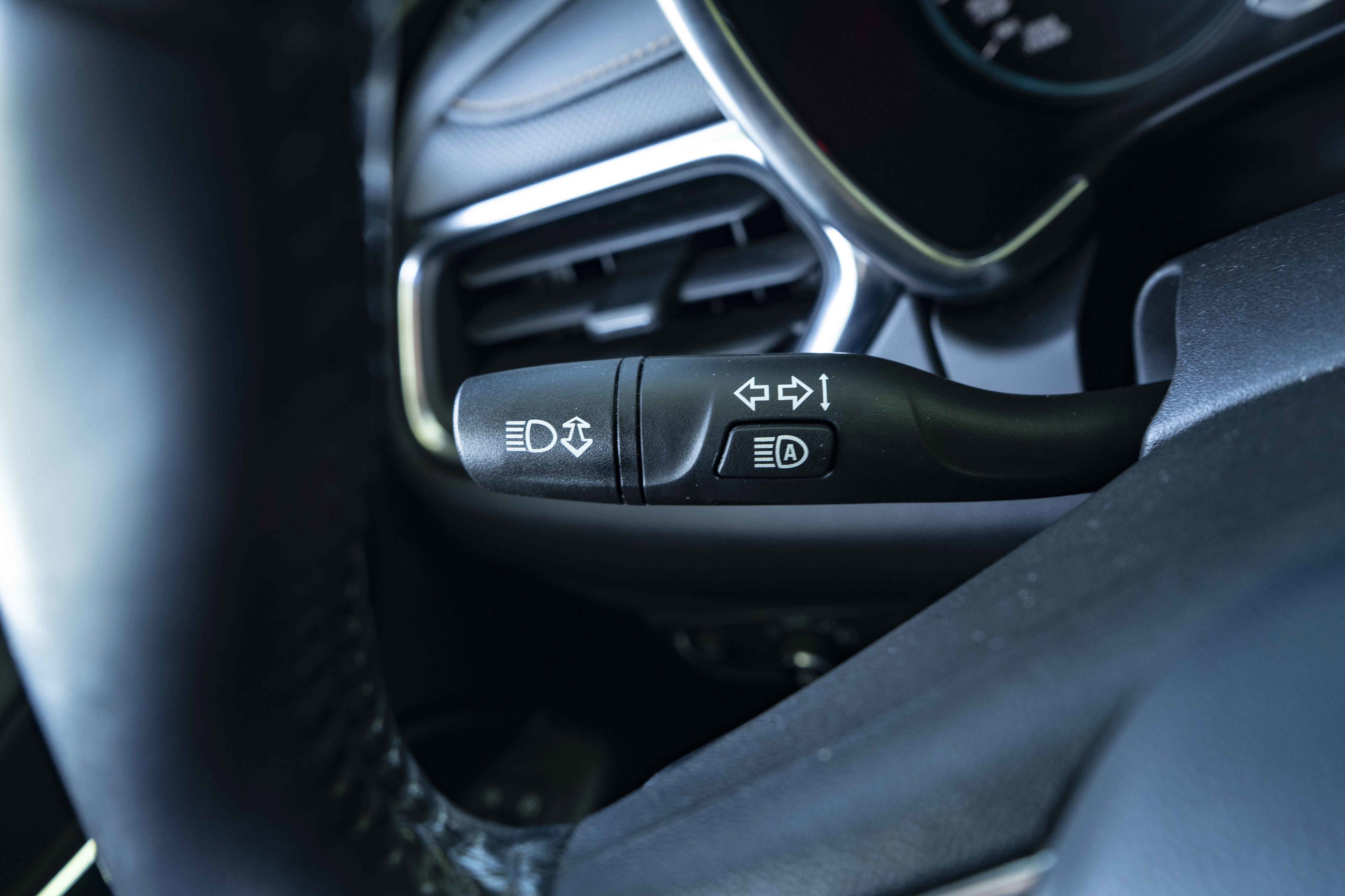 Used 2021 Chevrolet Equinox Premier FWD image 23