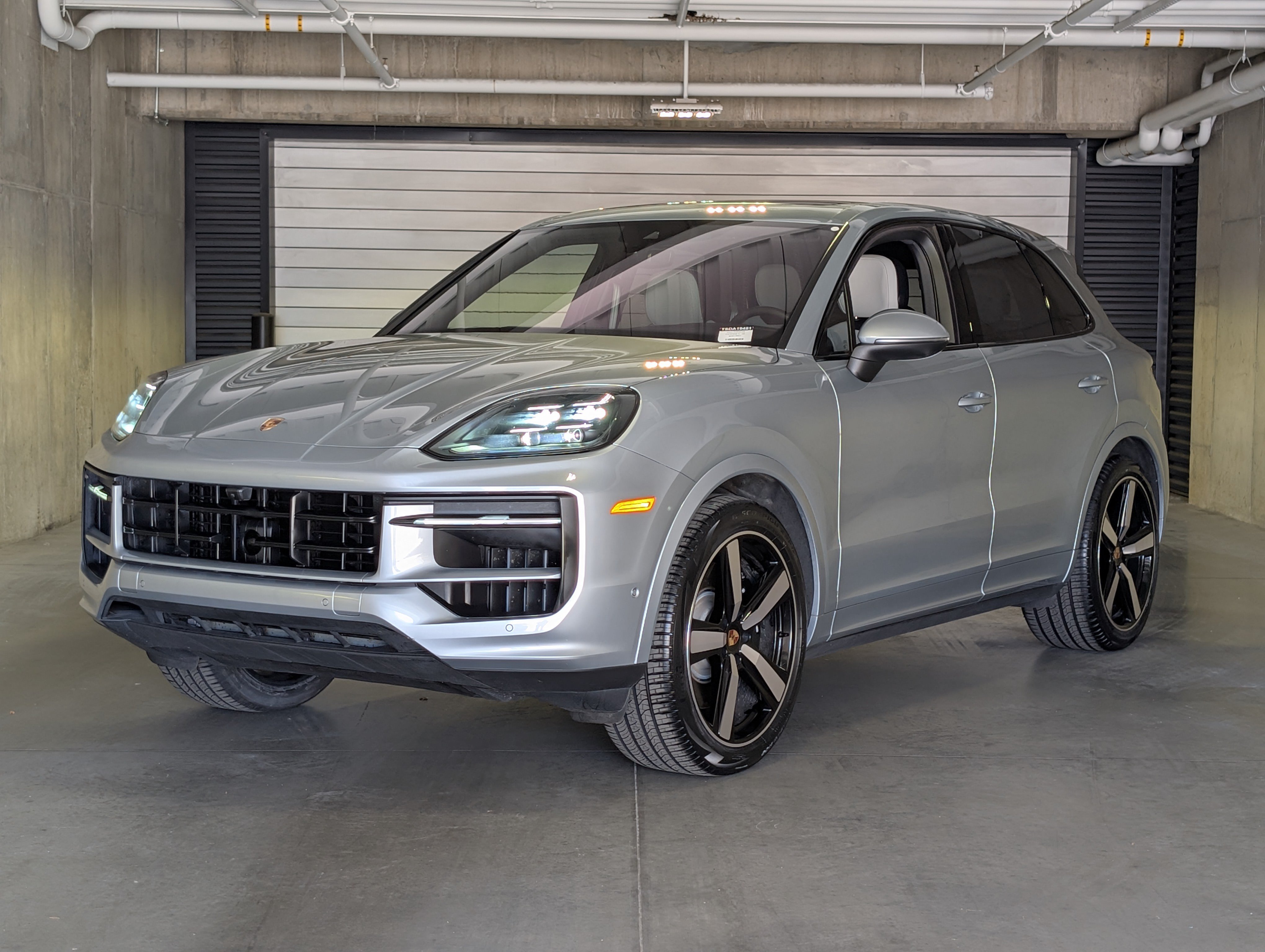 Certified 2025 Porsche Cayenne S AWD/4WD image 1