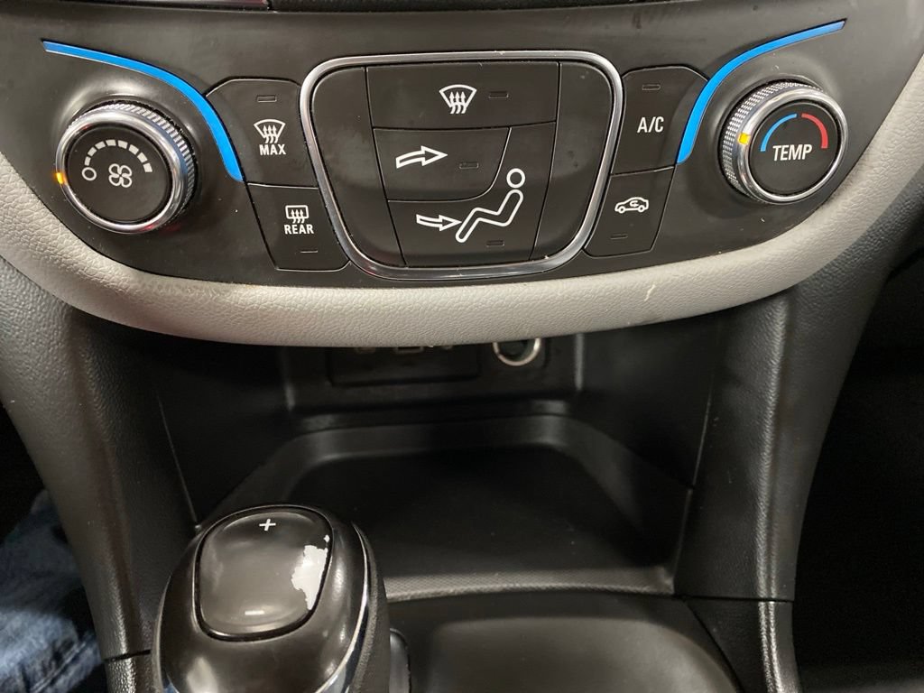 Used 2019 Chevrolet Equinox LS w/ LS Convenience Package AWD/4WD image 40
