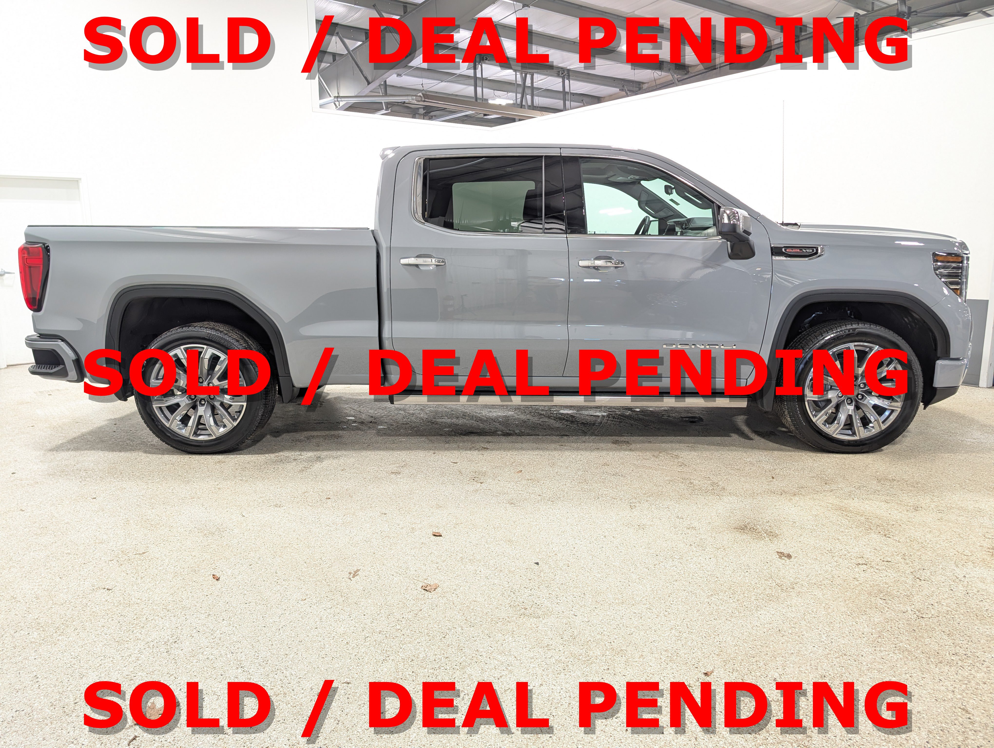 Used 2025 GMC Sierra 1500 Denali w/ Denali Reserve Package AWD/4WD image 2