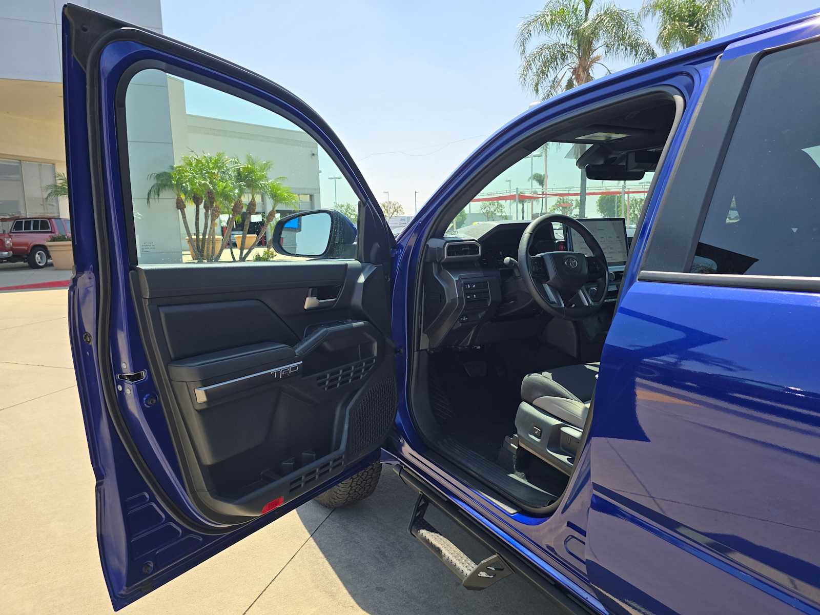 Certified 2025 Toyota Tacoma TRD Off-Road AWD/4WD image 20
