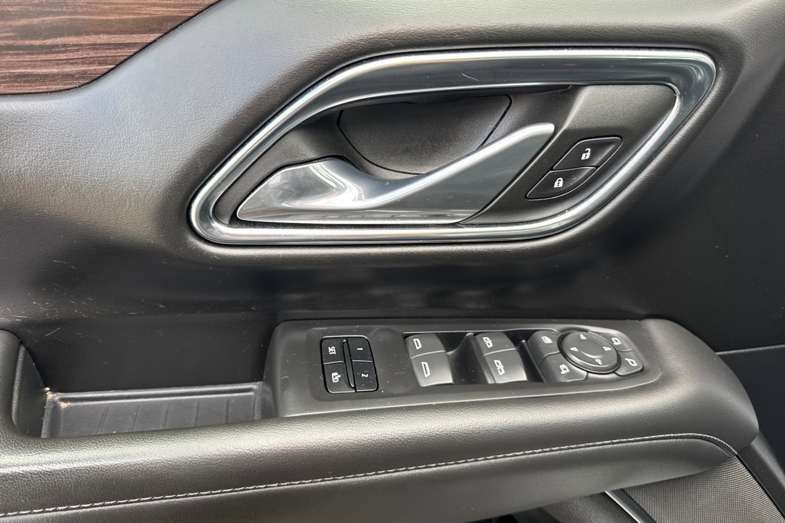 Used 2023 Chevrolet Tahoe LT w/ Luxury Package image 10