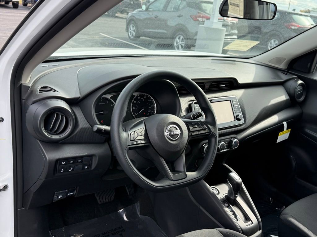 New 2025 Nissan Kicks Play S image 3