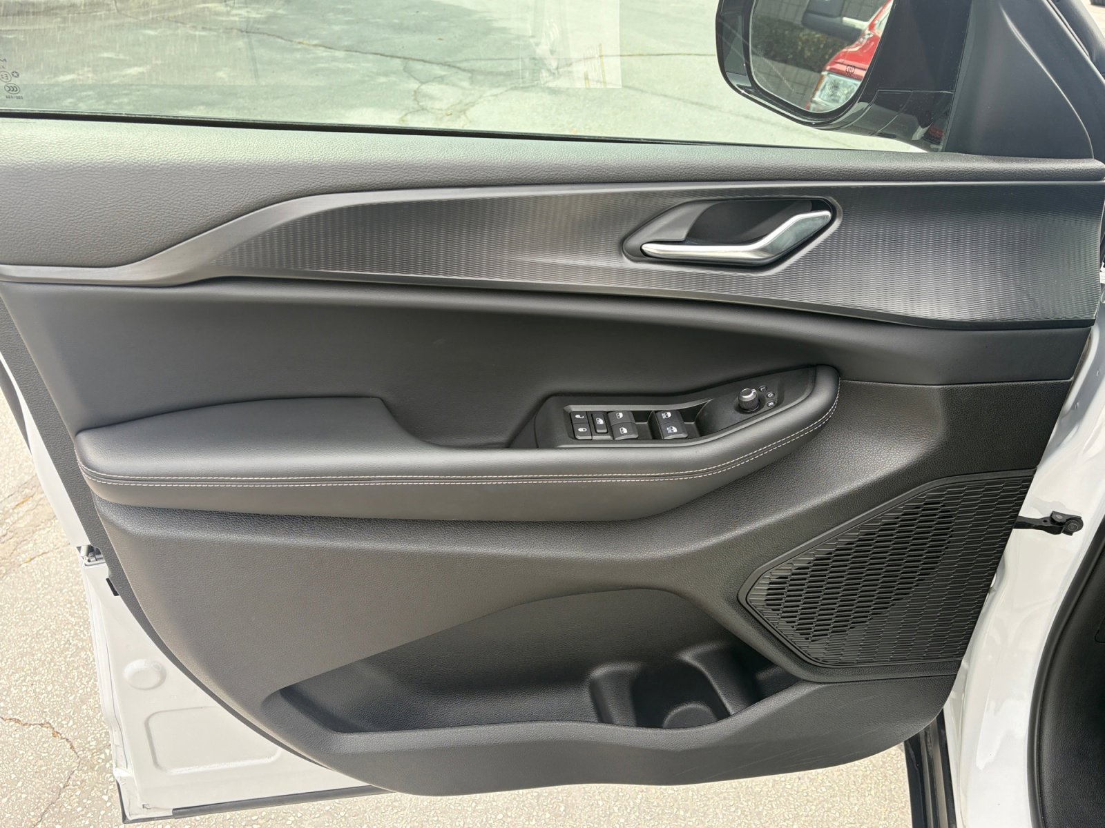 Used 2025 Jeep Grand Cherokee Altitude image 14