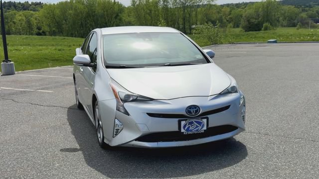 Used 2017 Toyota Prius Three Touring FWD image 3