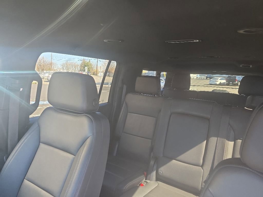 Used 2025 Chevrolet Suburban Z71 AWD/4WD image 8