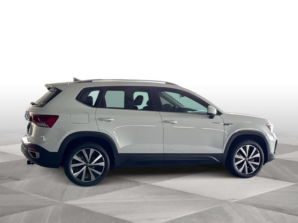 Used 2023 Volkswagen Taos SE FWD image 9