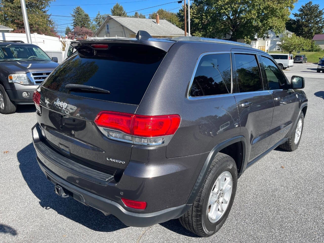 Used 2019 Jeep Grand Cherokee Laredo image 6