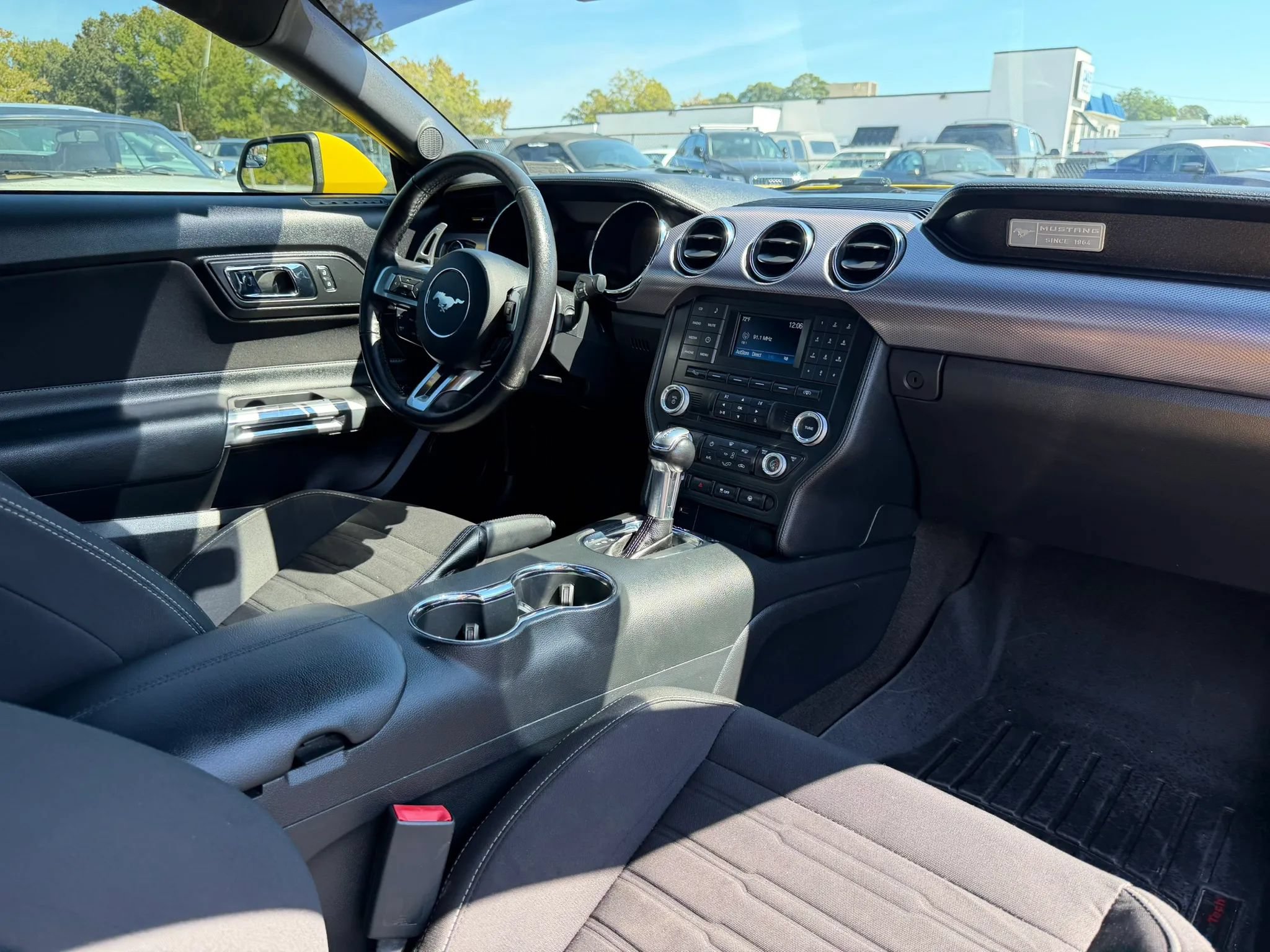 Used 2017 Ford Mustang GT w/ Black Accent Package RWD image 19
