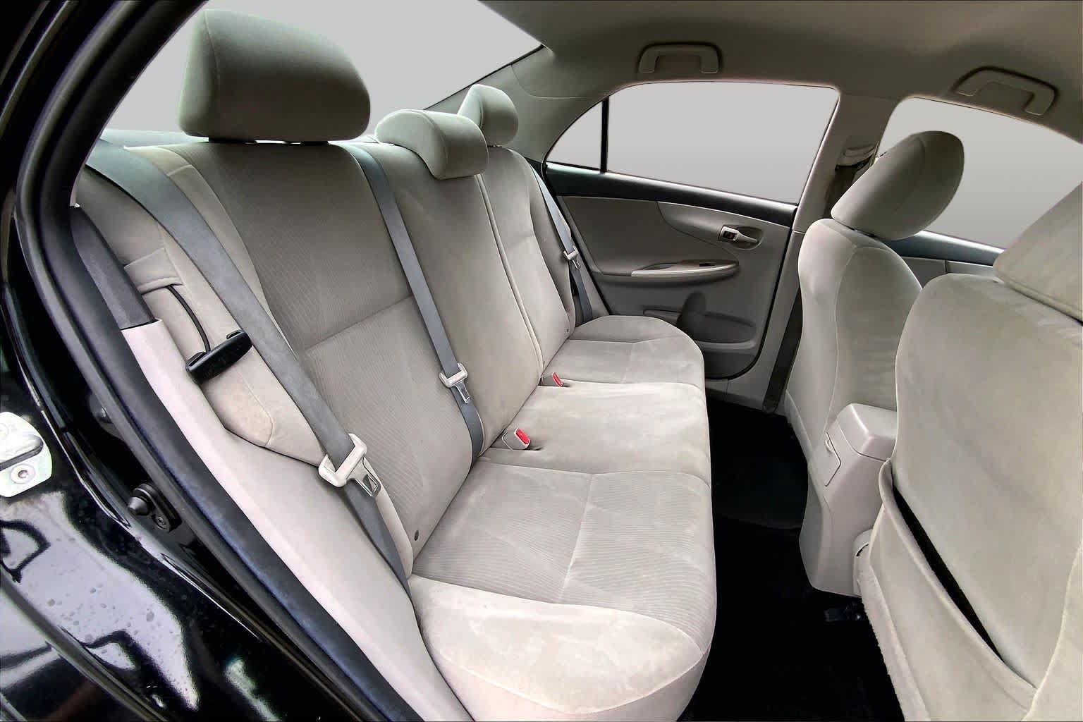 Used 2012 Toyota Corolla LE FWD image 19