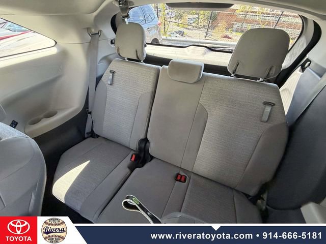 Used 2021 Toyota Sienna LE AWD/4WD image 17