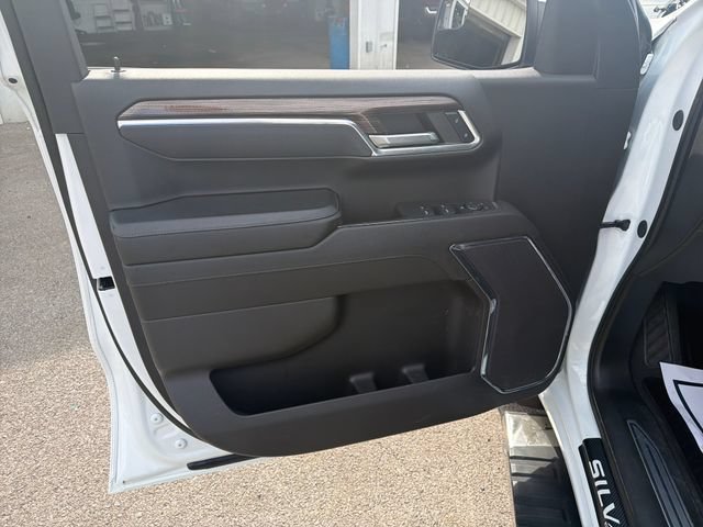Used 2024 Chevrolet Silverado 1500 LT AWD/4WD image 12