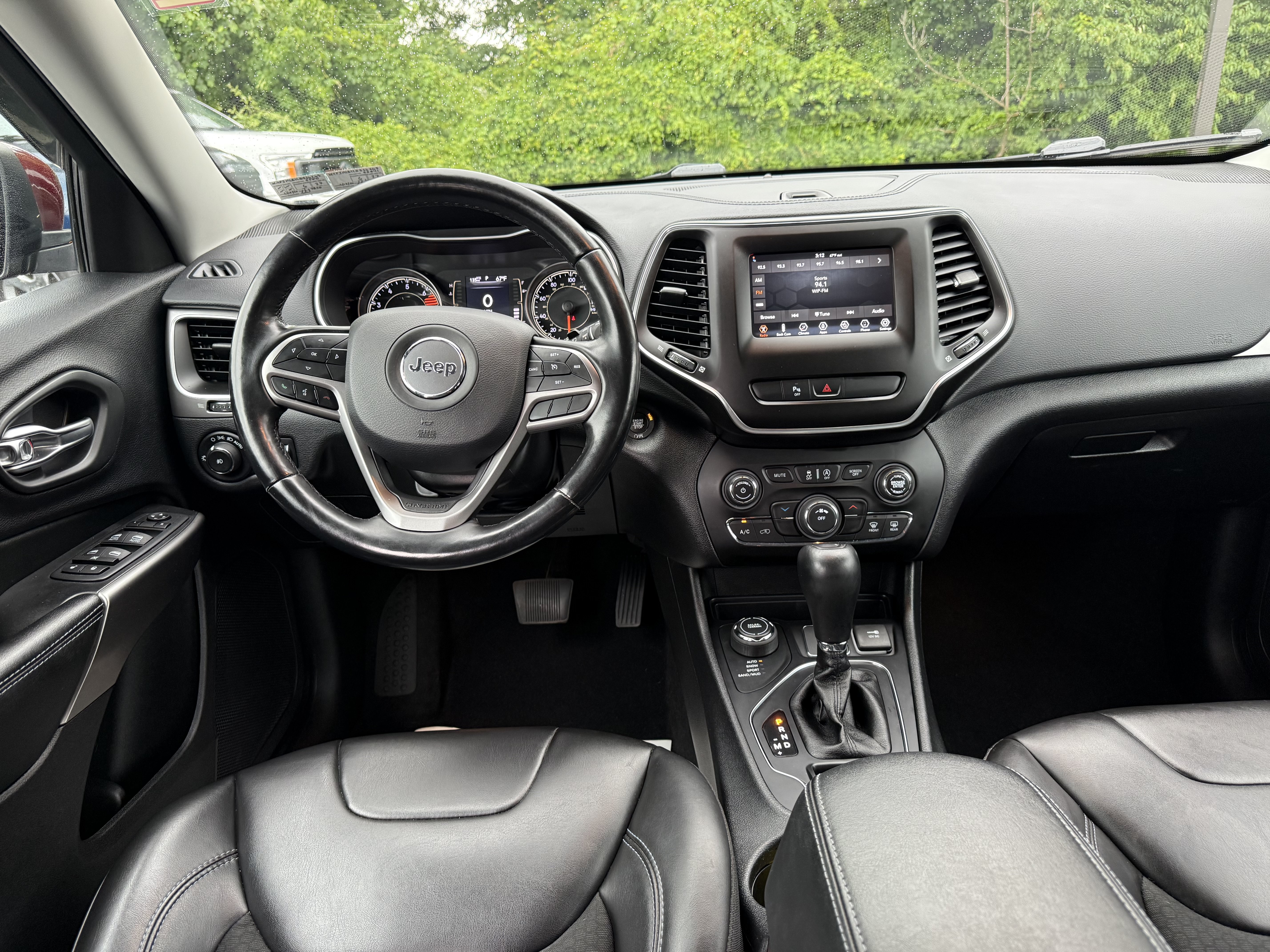 Certified 2020 Jeep Cherokee Latitude Plus w/ Cold Weather Group AWD/4WD image 13