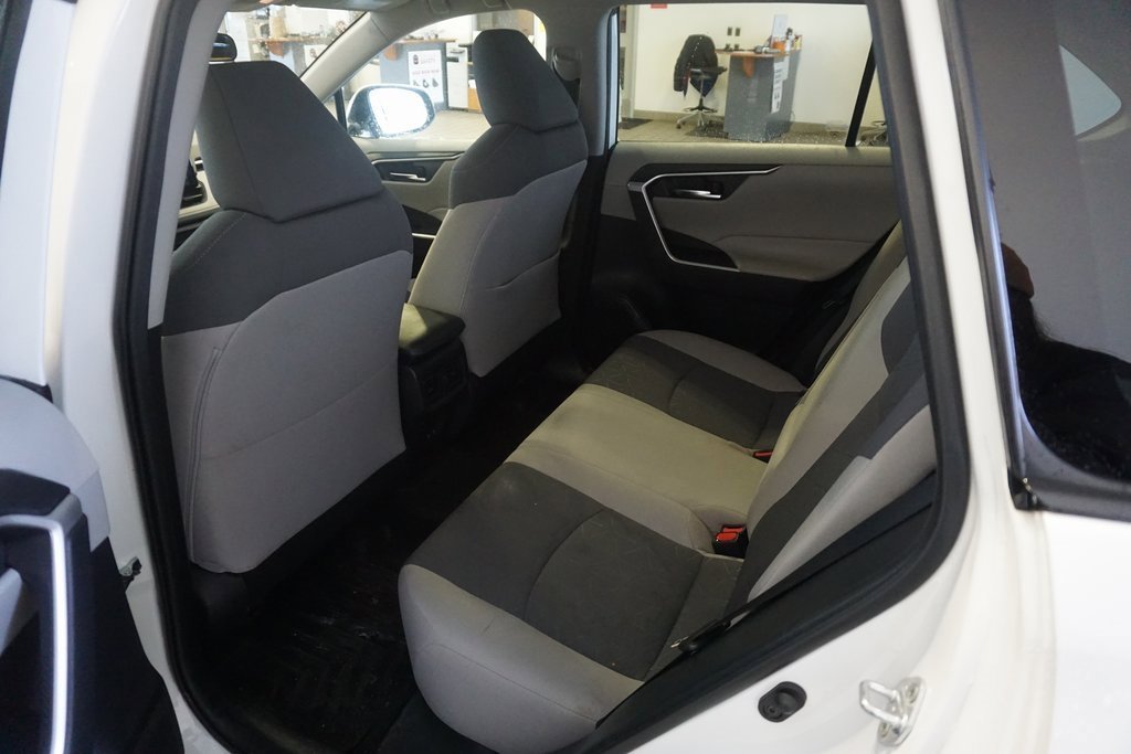 Used 2020 Toyota RAV4 XLE image 19