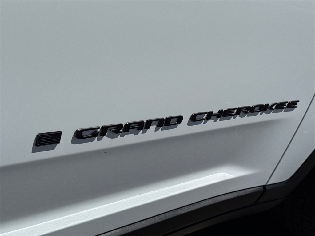 Used 2021 Jeep Grand Cherokee L Laredo image 8