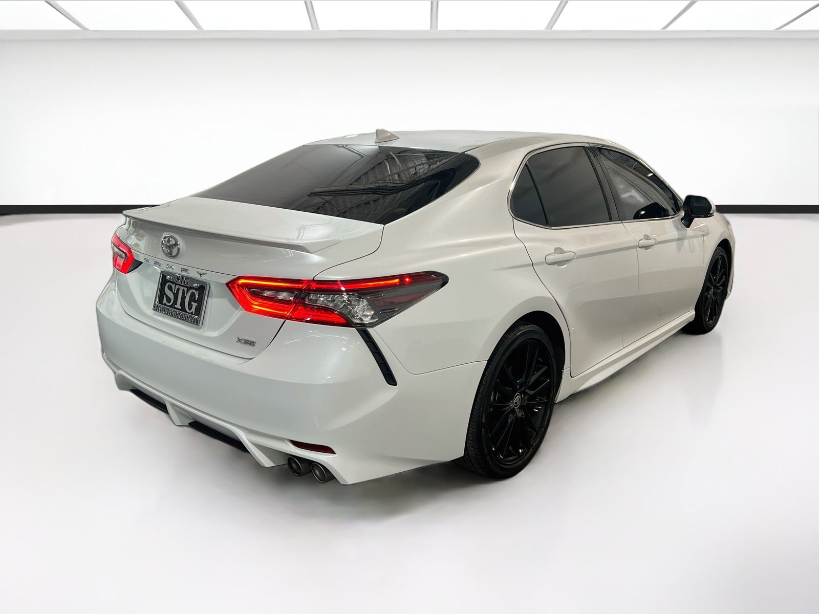 Used 2024 Toyota Camry XSE FWD image 4