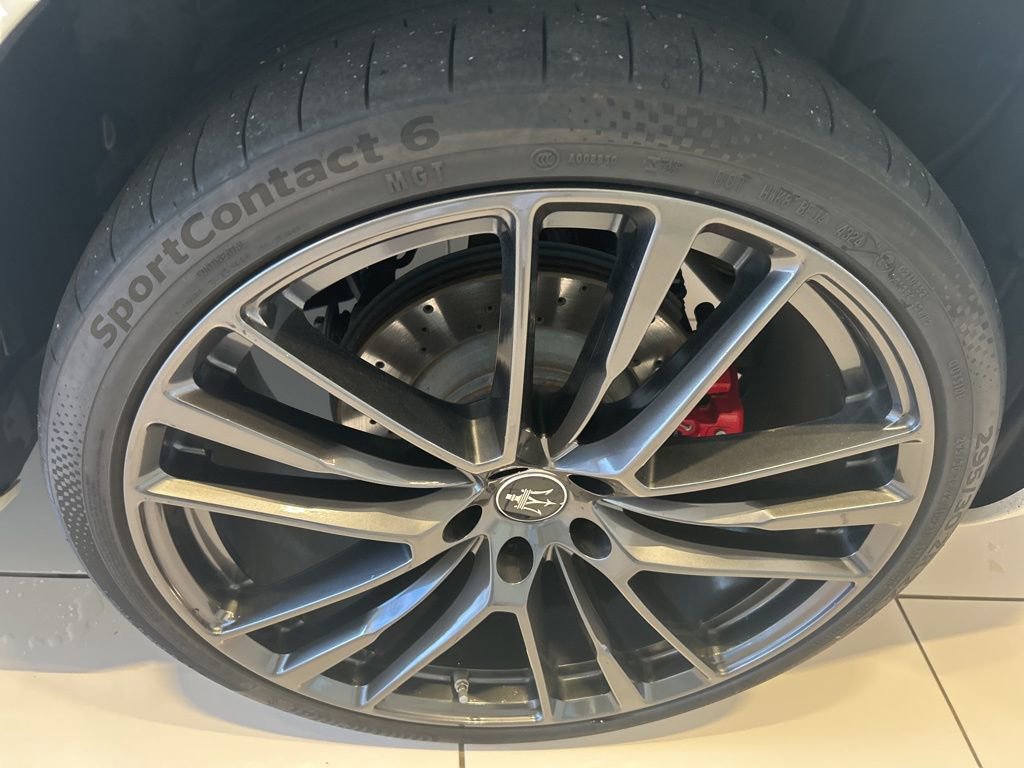 Used 2022 Maserati Levante Trofeo image 21